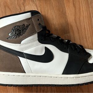 Jordan 1 Retro High Dark Mochas SIZE 11